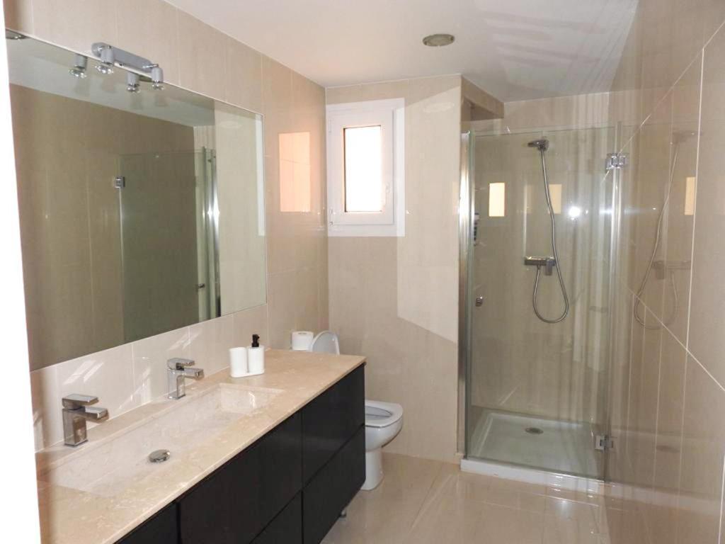 Carihuela Beach Suite Apartment Torremolinos Luaran gambar