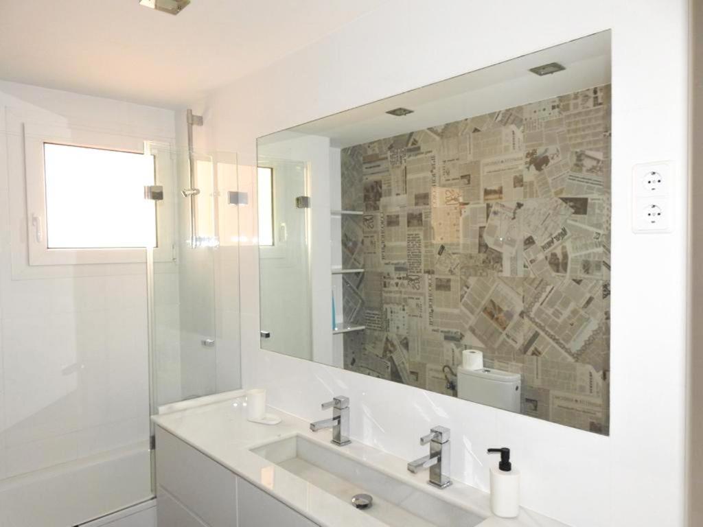 Carihuela Beach Suite Apartment Torremolinos Luaran gambar