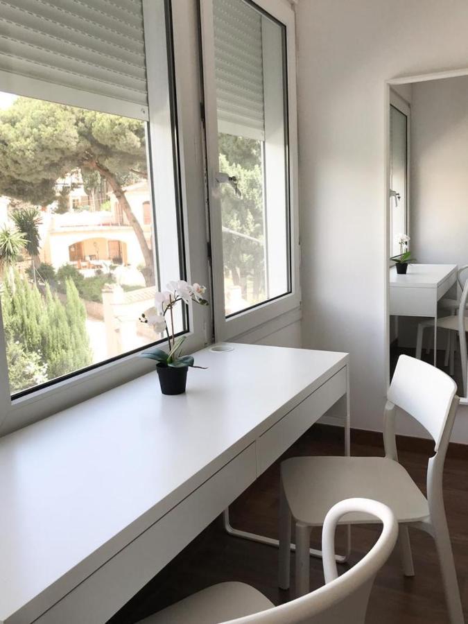 Carihuela Beach Suite Apartment Torremolinos Luaran gambar