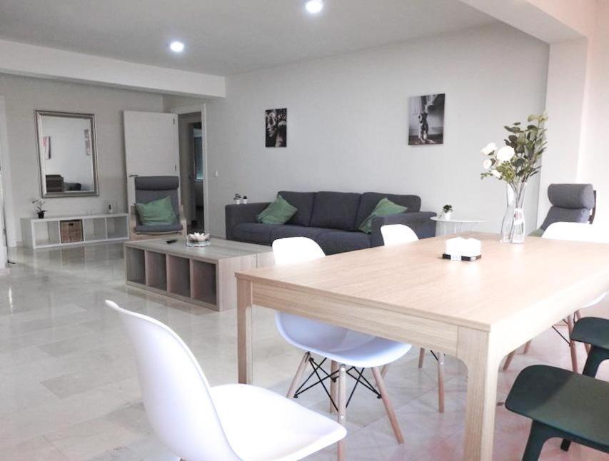 Carihuela Beach Suite Apartment Torremolinos Luaran gambar