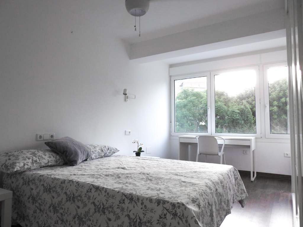 Carihuela Beach Suite Apartment Torremolinos Luaran gambar