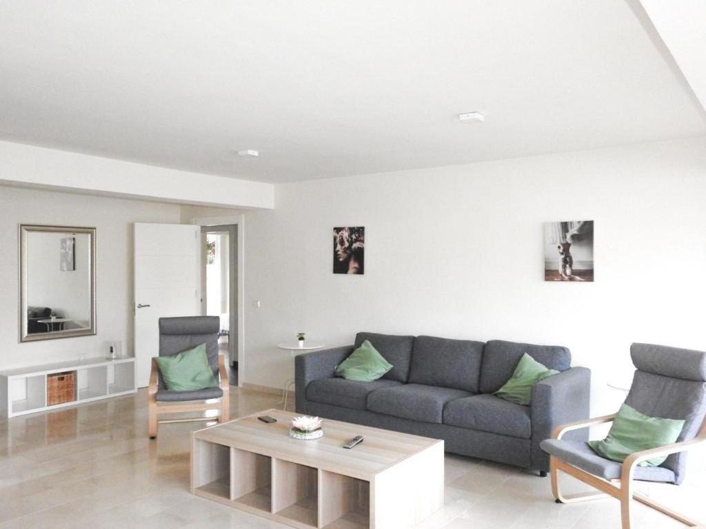 Carihuela Beach Suite Apartment Torremolinos Luaran gambar