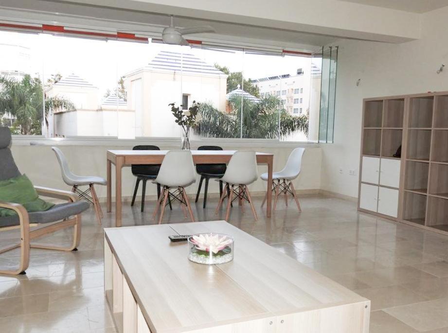 Carihuela Beach Suite Apartment Torremolinos Luaran gambar