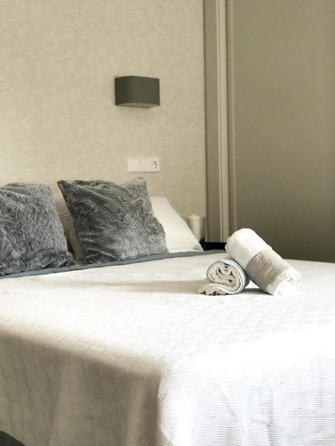 Carihuela Beach Suite Apartment Torremolinos Luaran gambar
