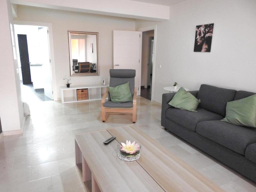 Carihuela Beach Suite Apartment Torremolinos Luaran gambar
