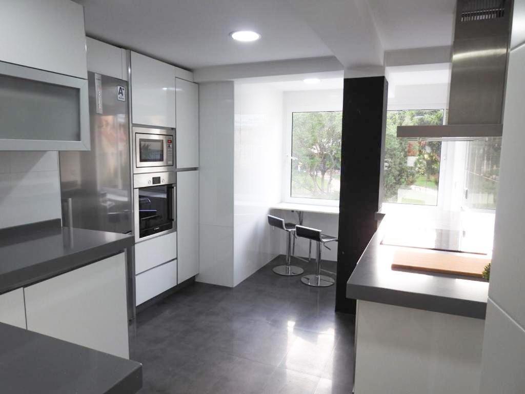 Carihuela Beach Suite Apartment Torremolinos Luaran gambar